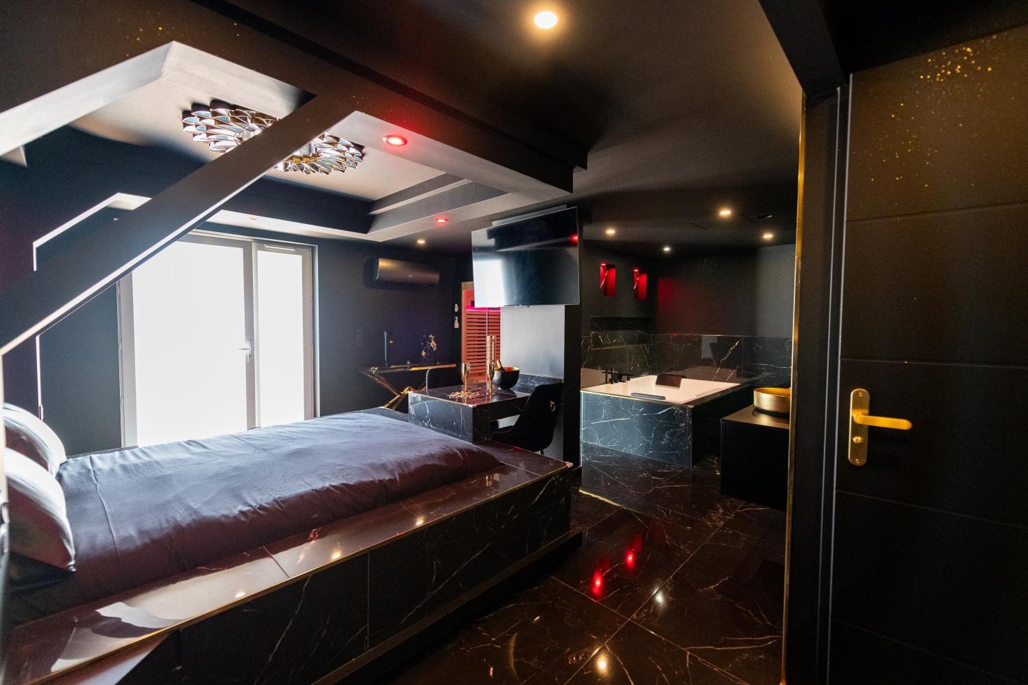 D&s Luxury *